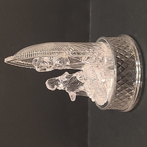 Beautiful Vintage Acrylic Wind-up Musical Nativity - Picture 7 of 16